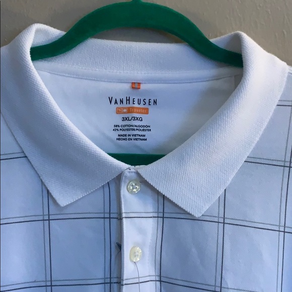 A white dress shirt - Picture 2 of 4